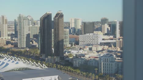 Hilton-Bayfront-Fensterblick-Auf-Die-Innenstadt-Von-San-Diego,-Blick-Auf-Die-Stadtlandschaft