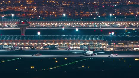 Zeitraffer,-Blaue-Stunde-Und-Nachtzeit,-Flugzeuge-Am-Flughafen-Barajas