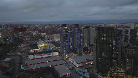 Drone-shot-approaching-modern-condos-in-South-Bronx,-dark-evening-in-NYC,-USA
