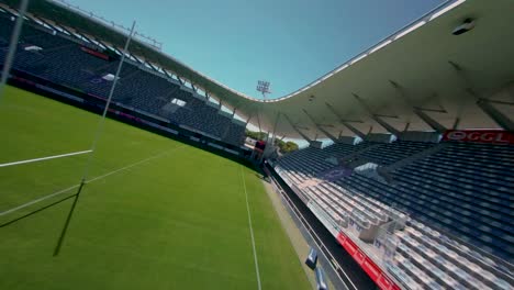 FPV-Antenne:-Kreisen-Um-Das-Leere-Fußballstadion-In-Montpellier,-Frankreich