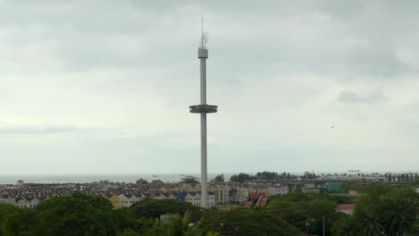 Zähmung-Des-Sari-Turms,-Malakka-Turm,-Melaka,-Malaysia,-Abstieg