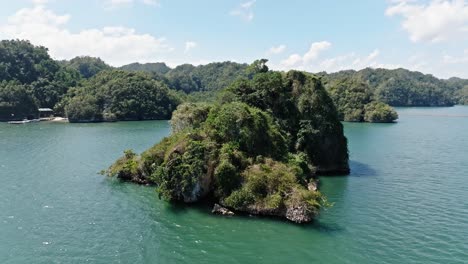 Parque-Nacional-Bahía-De-Los-Haitises,-República-Dominicana