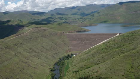 Highland-Mohale-Dam-En-Lesotho-Africa-Desvía-Agua-Al-Embalse-De-Katse