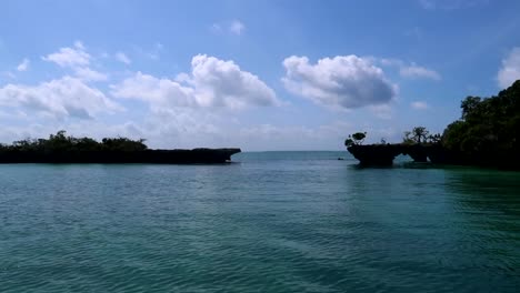 Panning-shot-of-the-Indian-Ocean-lagoon-next-to-Kwale-Island-in-Zanzibar,-Tanzania