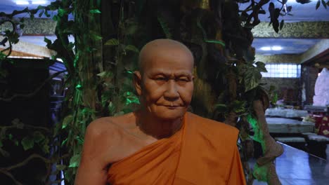 Figura-De-Cera-Del-Dalai-Lama-En-La-Pagoda-Linh-Phuoc,-Da-Lat-City,-Vietnam