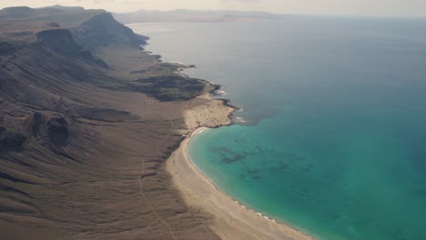 Aerial-lansdcape-view-of-Volcanic-hills-near-the-beach-at-Mirador-La-Graciosa-in-Lanzarote,-Canary-Islands,-Spain