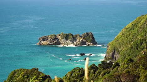 Rocky-Islet-Surrounded-By-Blue-Waters-Of-Sea-From-Picton,-New-Zealand