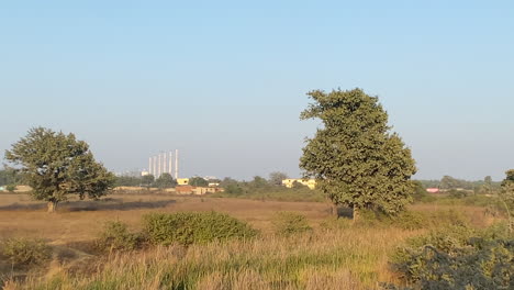 Planta-De-Energía-En-Un-Pueblo