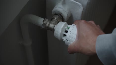 Hand-adjusting-thermostat-to-maximum,-Gas-energy-consumption-concept