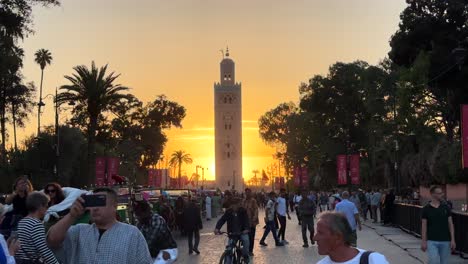 Koutoubia-Moschee-In-Marrakesch-Bei-Sonnenuntergang