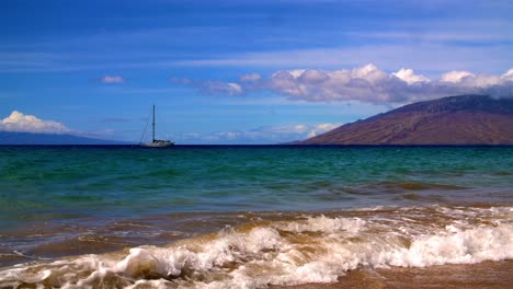 Hawaii-ocean-shore-with-boat-and-mountains-slow-motion
