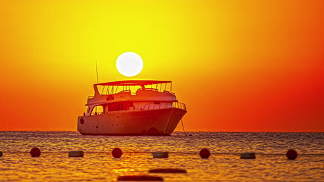 Yacht-moving-in-the-waves-while-sunset-of-Hurghada,-Egypt,-timelapse