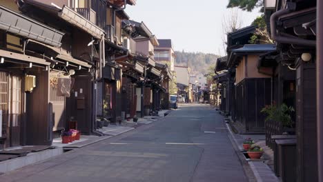 Takayama-Old-Historic-Merchant-Streets-in-Gifu,-Japan