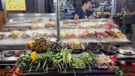 Lady-vendor-prepare-and-sell-lok-lok,-famous-street-food-in-Jalan-Alor,-Kuala-Lumpur,-Malaysia