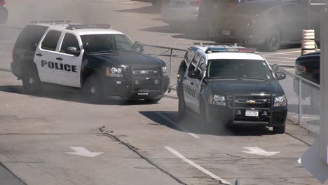 Policía-En-La-Escena-De-La-Llamada