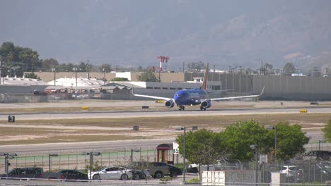 Flugzeug-Der-Southwest-Airlines-Hebt-Von-Der-Landebahn-Ab