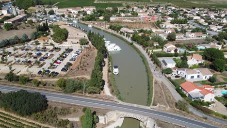 Angelegte-Boote-Am-Le-Somail-Canal-Du-Midi,-Frankreich