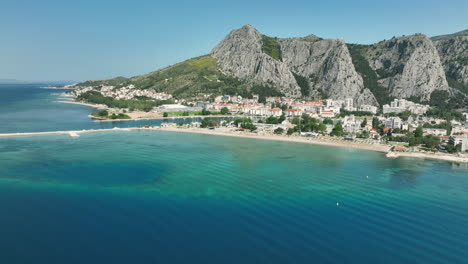 Aerial-views-over-the-town-and-mountains-of-Omis,-Croatia