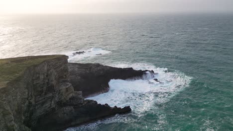 Mizen-Head-Ist-Eine-Atemberaubend-Schöne-Landzunge-An-Der-Südwestküste-Irlands