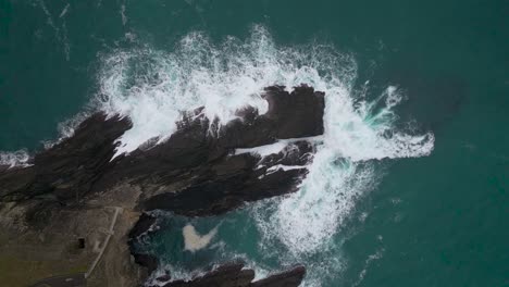 Drone-views-from-the-water-hitting-the-rocks-in-Mizen-Head