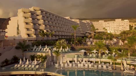 Hotel-Resort-De-Vacaciones-De-Lujo-En-La-Isla-De-Tenerife-España-Vista-Aérea-Del-Distrito-Residencial-Real-Estate