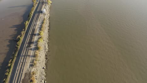 Bahnstrecke-über-Dem-Wasser-Im-Hudson-River