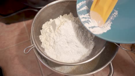 Adding-flour-and-suggar-glass