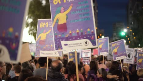 Murcia-España---8-De-Marzo-De-2023:-Manifestación-Del-Día-De-La-Mujer,-Desfile-En-La-Calle-Gran-Vía-En-La-Ciudad-De-Murcia-Donde-Muchas-Mujeres-Piden-Igualdad,-Libertad-Y-Derechos-Humanos