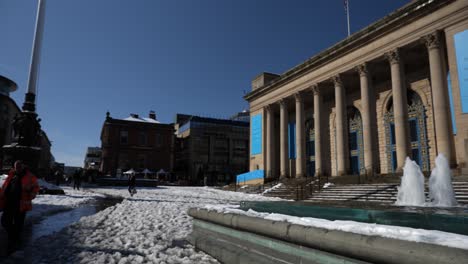 Ayuntamiento-Nevado-De-Sheffield-En-Un-Día-Soleado,-Gran-Angular,-Panorámica