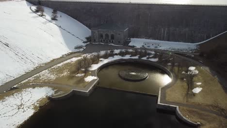 Flying-over-the-fountain-at-the-Wachusett-Reservoir-Dam-in-Clinton,-Massachusetts