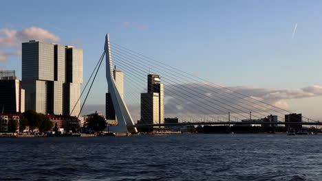 Time-lapse-Del-Erasmusbrug-En-Rotterdam,-Holanda