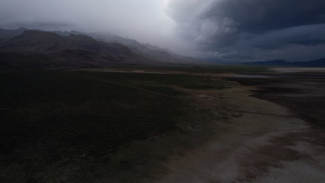 Desert-Storm-rolling-into-the-Steen's-Mountains-overlooking-the-Alvord-Desert-Playa