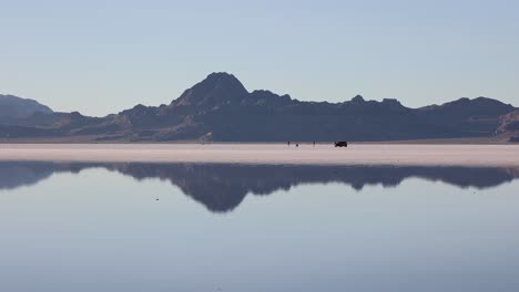 Bonneville-Salt-Flats-landscape-in-Utah,-United-States-of-America,-still-shot-of-a-salt-pan-reflection