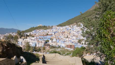 Toma-De-Establecimiento-Del-Paisaje-Urbano-De-Chefchaouen,-Marruecos