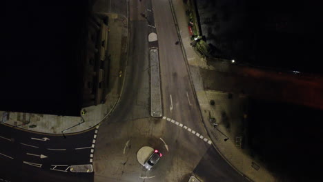 Vogelperspektive-Der-Halifax-Road-In-Todmorden-Am-Abend,-Langsamer-Verkehr,-Ruhige-Straßen,-Gleichmäßig-Langsame-Aufnahme