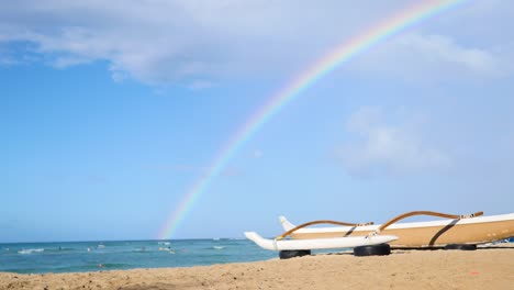 Rainbow-in-the-sky-over-the-ocean-of-Hawaii-4K