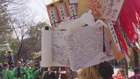 Historia-Histórica-Del-Conejo-Japonés-Representada-En-El-Desfile-De-Carrozas-Sagicho-Matsuri