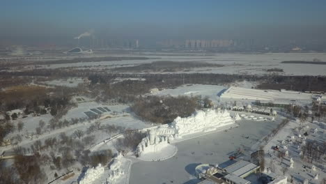 Harbin-Im-Norden-Chinas-Veranstaltet-Jeden-Winter-Ein-Beeindruckendes-Eisfestival
