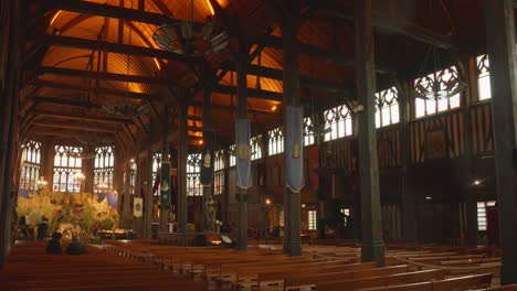 Interior-De-Madera-De-La-Iglesia-Santa-Catalina-En-Honfleur,-Francia---Ancho