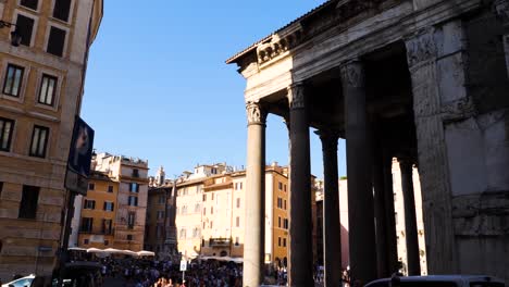 Tourists-in-the-Piazza-della-Rotonda-and-the-Pantheon,-Rome,-Italy