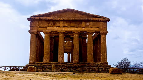 Antiker-Griechischer-Concordia-Tempel-In-Agrigent,-Sizilien,-Italien---Zeitraffer
