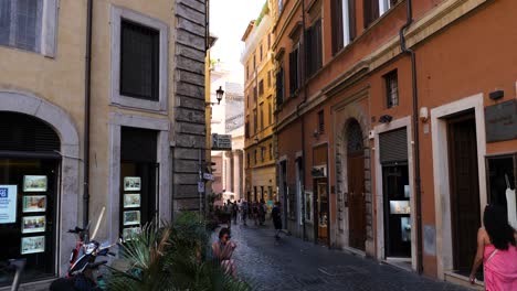 The-side-street-that-leads-to-the-Pantheon,Rome,-Italy