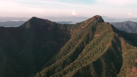 Luftaufnahme-Der-Berge-An-Einem-Sonnigen-Tag-In-Der-Nähe-Von-Ma-Auf-Shan,-Hongkong