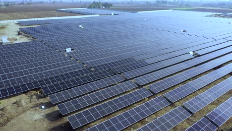 Nahaufnahme-Einer-Solarzelle,-Installation-Der-Ökotechnologie-Eines-Solarzellenfarmkraftwerks