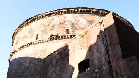 Touristen-Stehen-Hinter-Dem-Berühmten-Pantheon