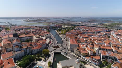 Luftaufnahme-Kanal-Central-De-Aveiro-Und-Umgebung,-Portugal