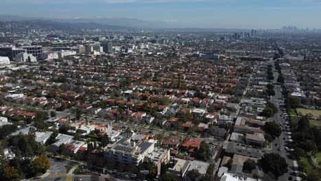 Aerial-View-of-wealthy-los-angeles-neighborhood