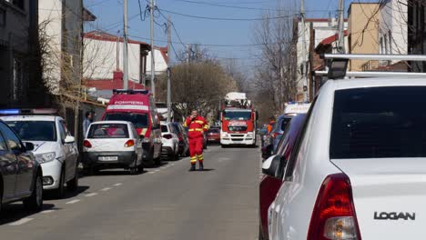 Camiones-De-Bomberos-Y-Ambulancia-En-La-Intervención-De-Incendios