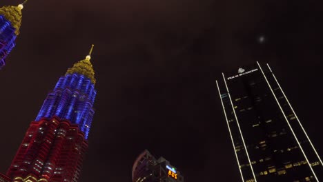 Sonderfarbe-Der-Petrona-Twin-Towers-Für-Den-Malaysischen-Unabhängigkeitstag,-Kuala-Lumpur-Spinning-Shot