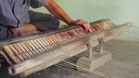 Making-hand-made-mattress-on-a-loom
